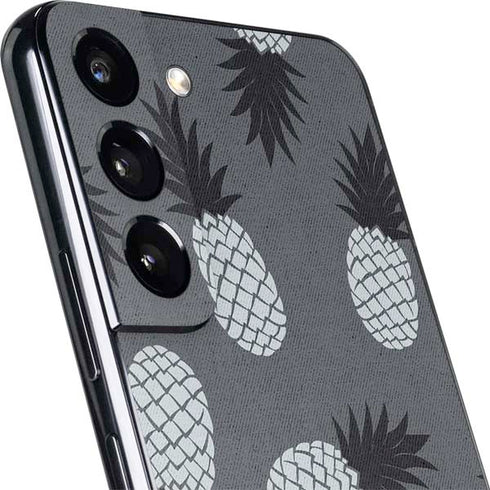 Black and White Pineapples Galaxy S22 Skin